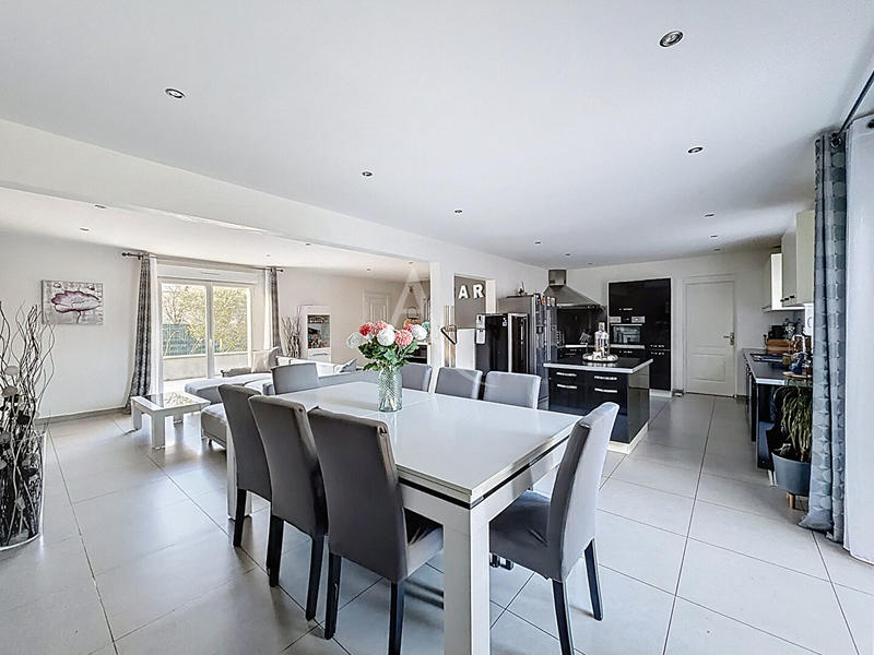 Maison - 110 m² - 6 pièces