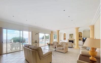 Villa - 368 m² - 6 pièces