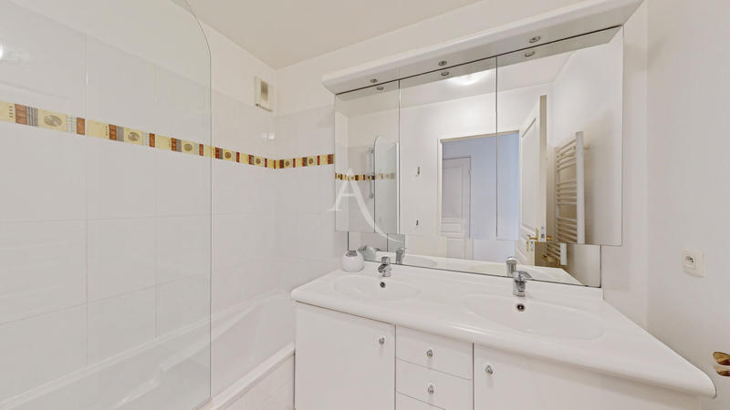 Appartement - 82 m² - 4 pièces