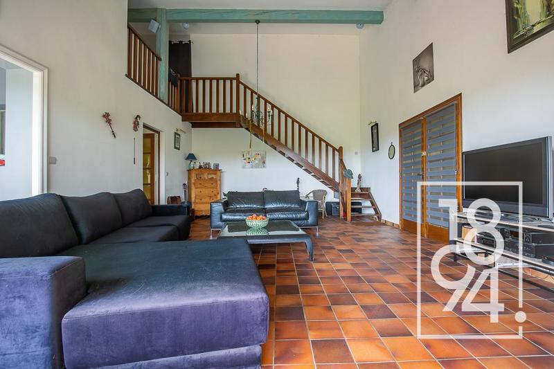 Maison - 397 m² - 7 pièces