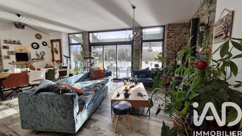 Maison - 250 m² - 11 pièces