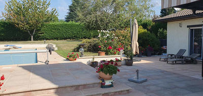 Maison - 245 m² - 9 pièces