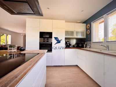 Maison - 179 m² - 6 pièces