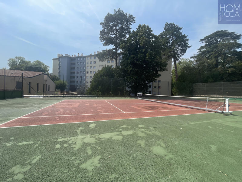 Local commercial - 120 m² - 6 pièces