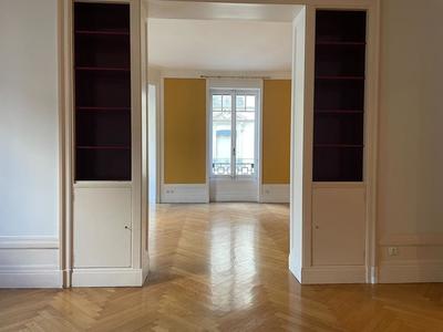 Appartement - 177 m² - 5 pièces