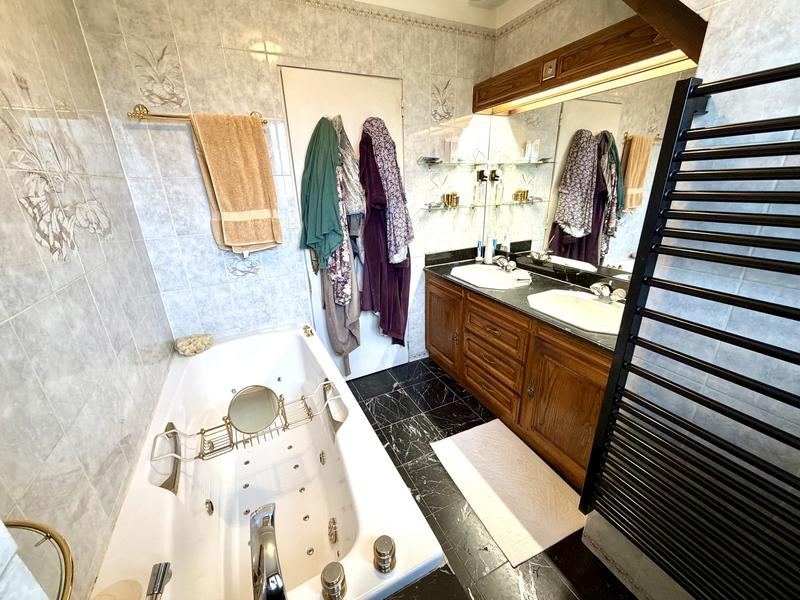 Maison traditionnelle - 150 m² - 7 pièces