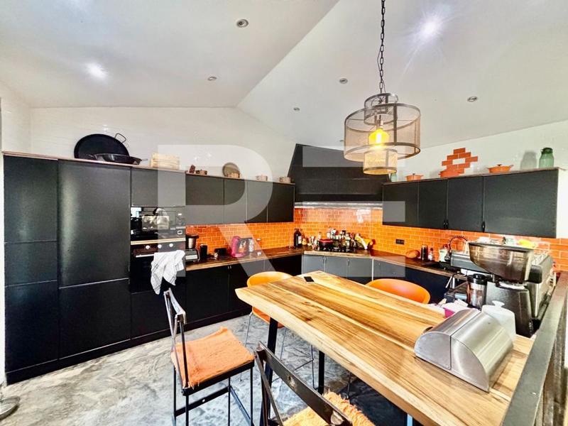 Maison - 180 m² - 4 pièces