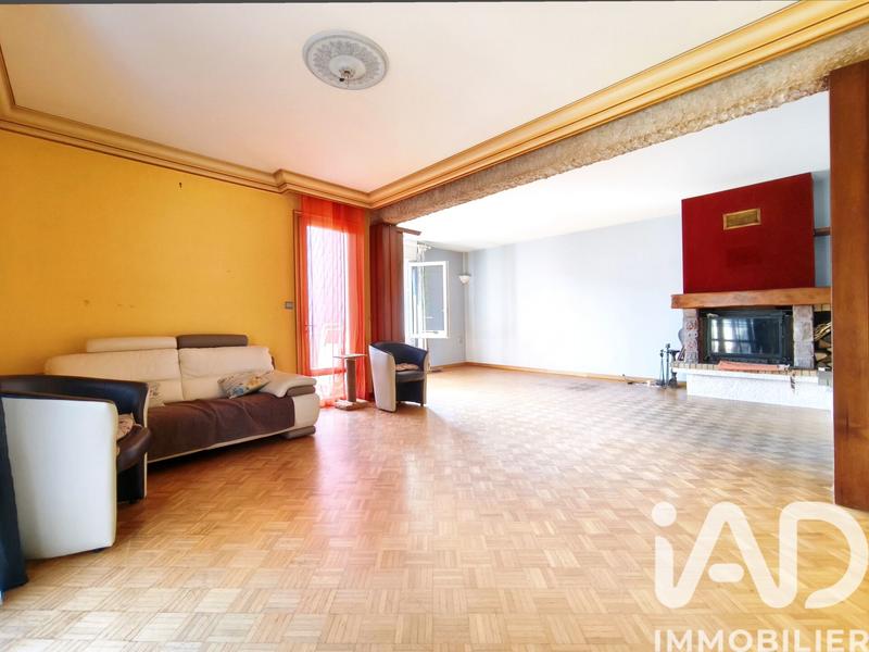 Maison - 210 m² - 8 pièces