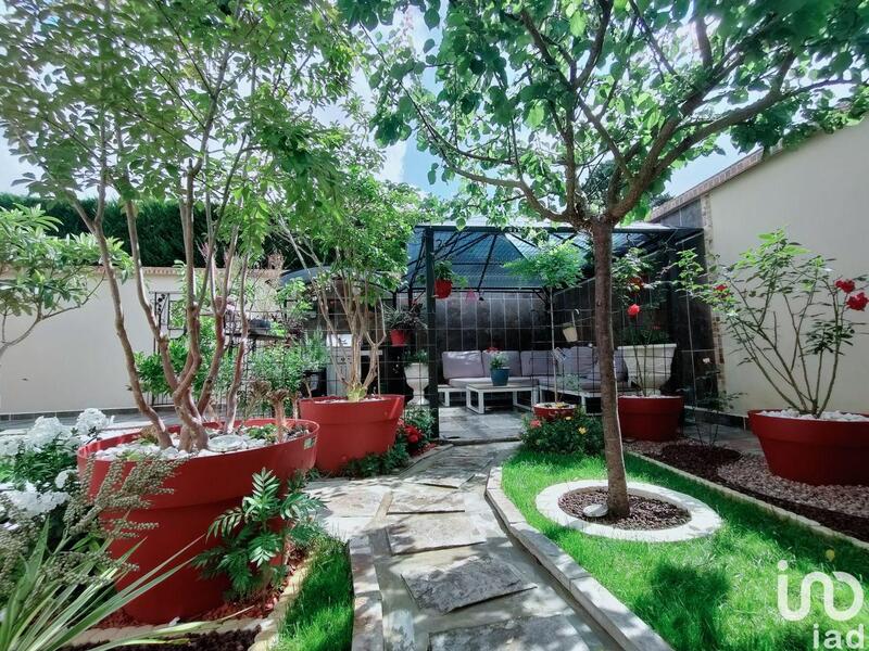 Maison - 215 m² - 8 pièces