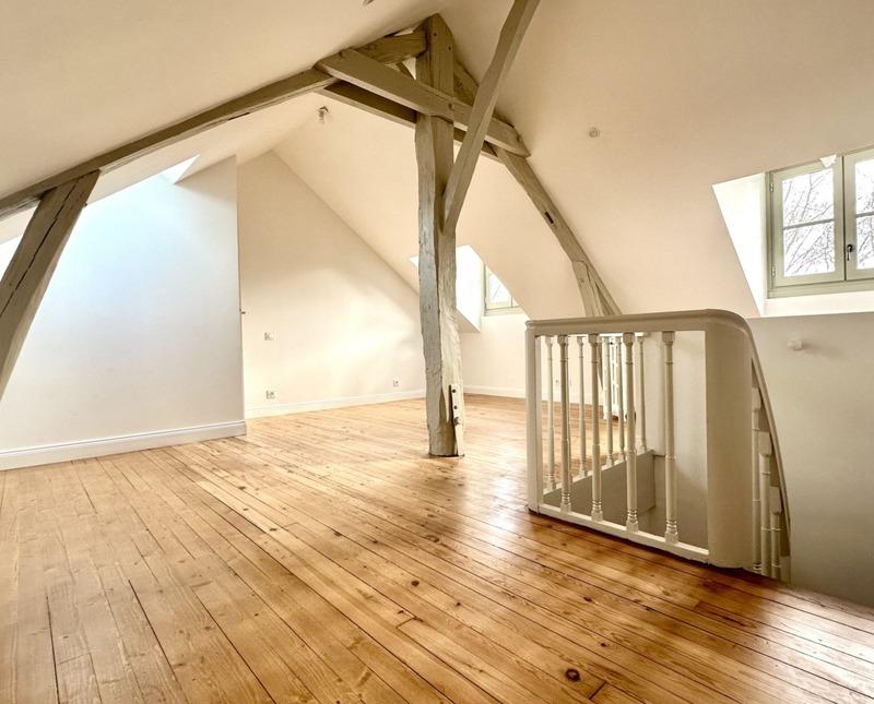 Maison - 330 m² - 10 pièces