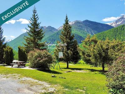 Local commercial - 1 610 m² - 46 pièces