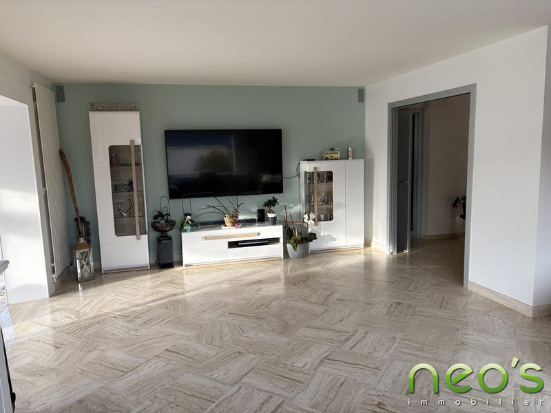 Villa - 216 m² - 9 pièces