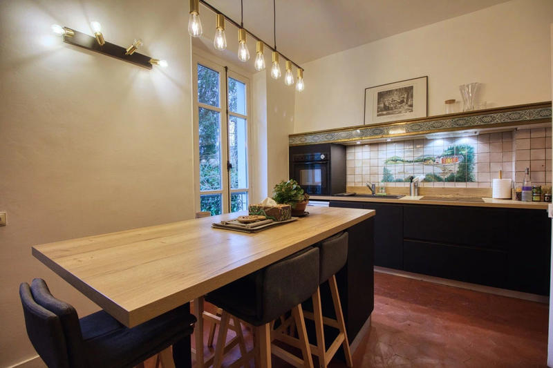 Maison - 220 m² - 11 pièces