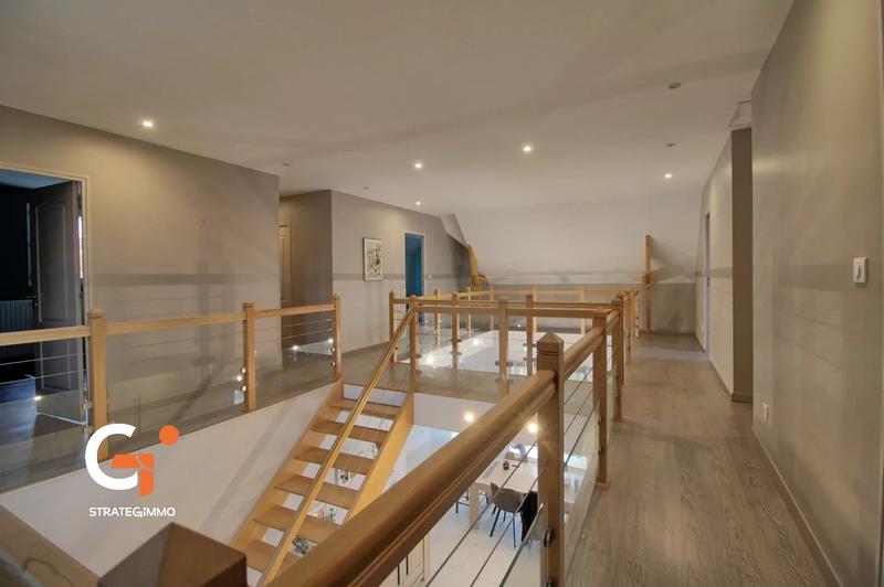 Maison - 183 m² - 7 pièces