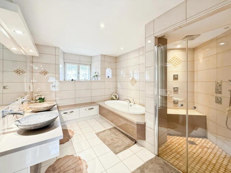 Maison en pierre - 377 m² - 10 pièces