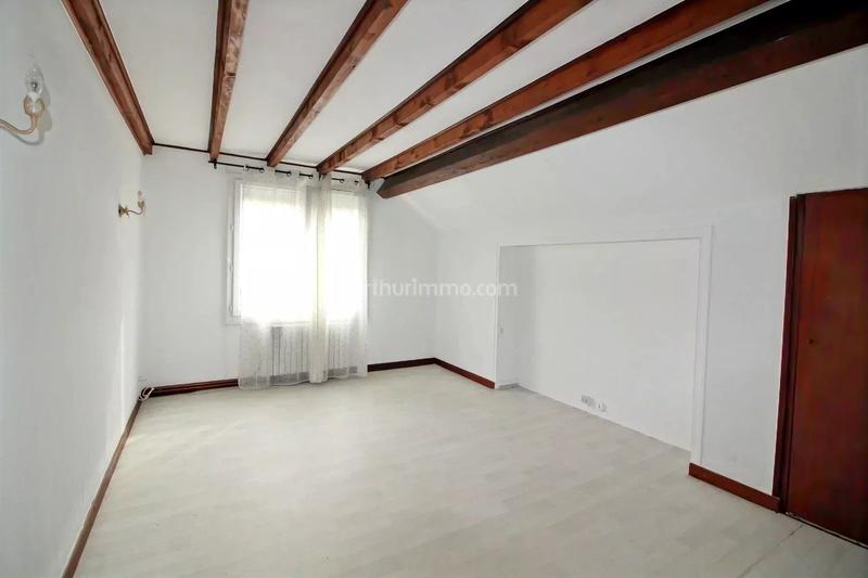 Maison - 202 m² - 7 pièces