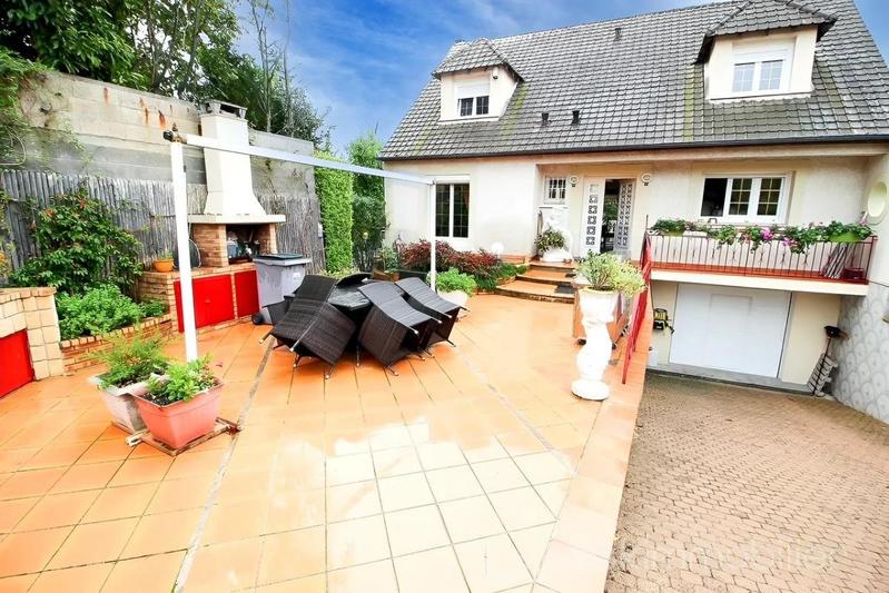 Demeure - 172 m² - 9 pièces