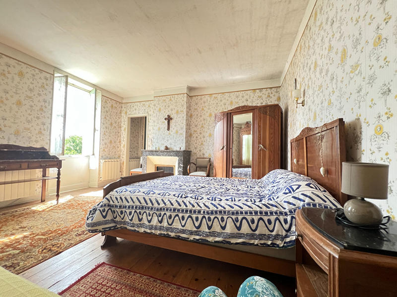 Maison - 225 m² - 9 pièces