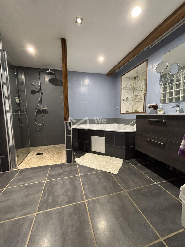 Maison - 300 m² - 9 pièces