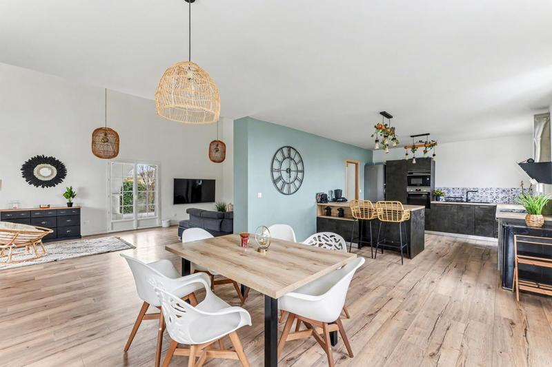 Maison - 235 m² - 7 pièces