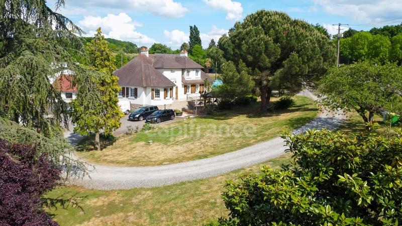 Maison - 178 m² - 8 pièces