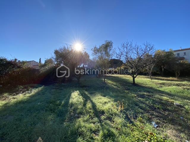 Terrain constructible - 719 m²