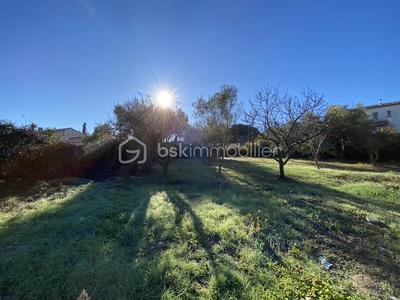 Terrain constructible - 719 m²