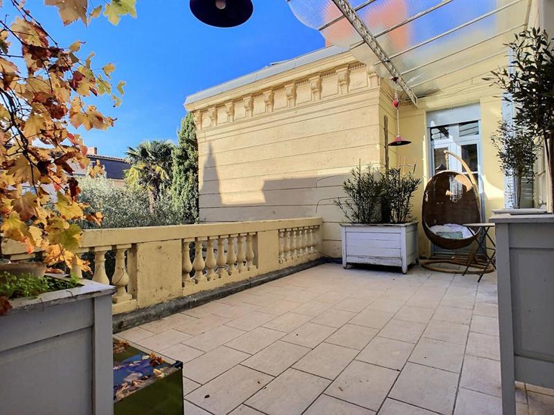 Demeure - 310 m² - 8 pièces