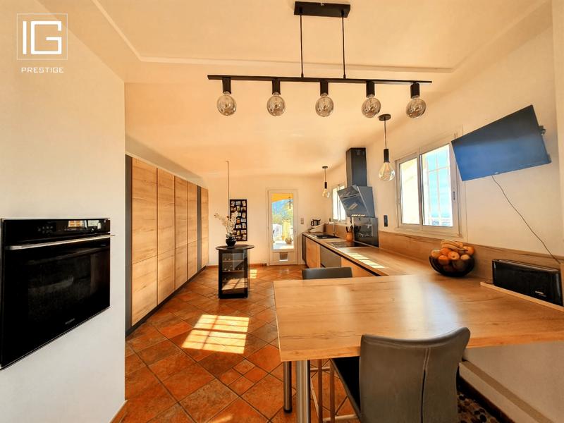 Maison - 311 m² - 10 pièces