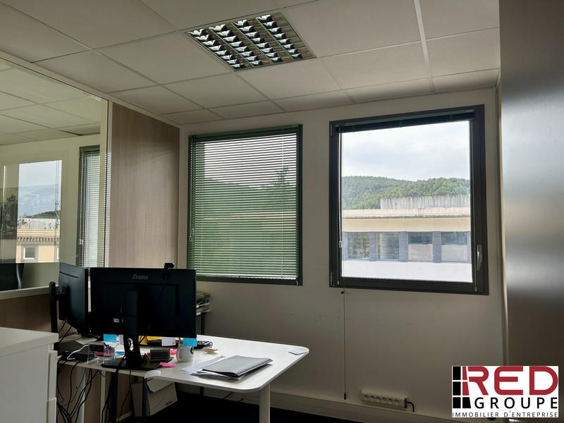 Bureau - 90 m² - 6 pièces