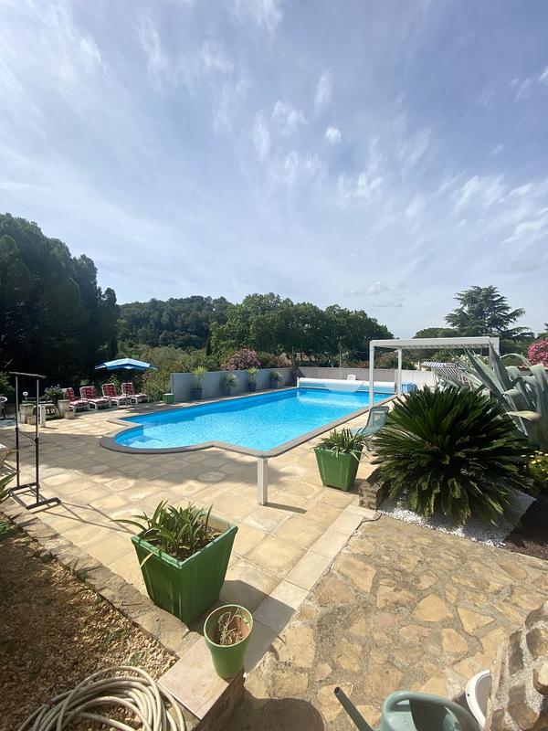 Villa - 210 m² - 8 pièces