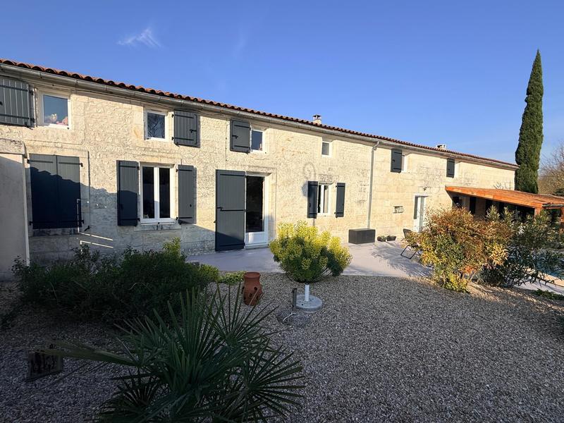 Maison - 265 m² - 7 pièces