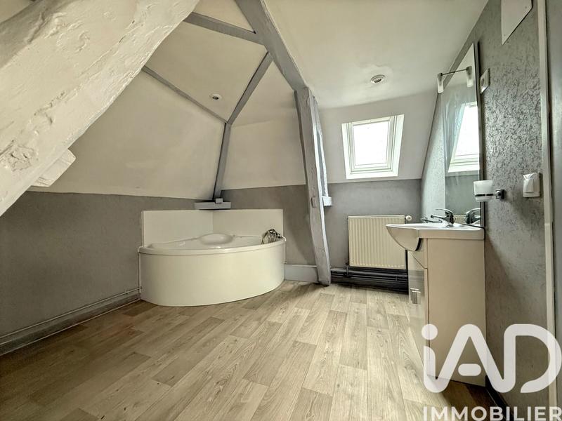 Maison - 198 m² - 8 pièces