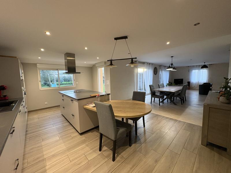 Maison traditionnelle - 165 m² - 8 pièces