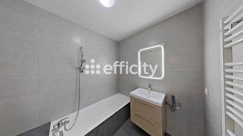 Appartement - 80 m² - 3 pièces