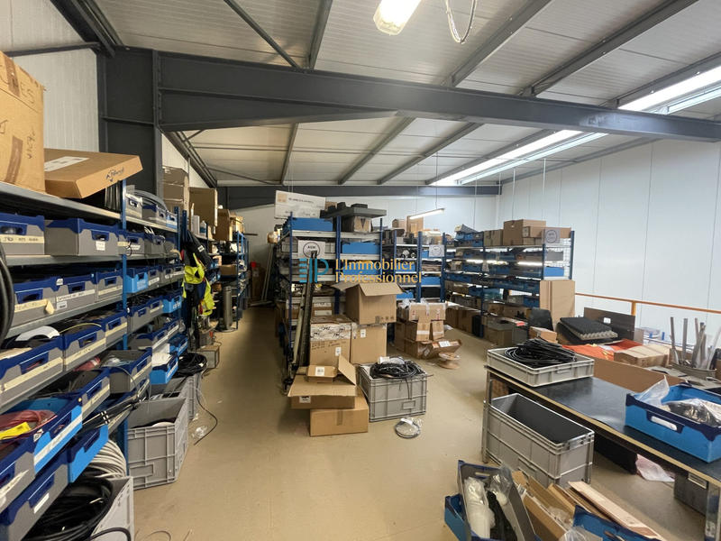 Entrepôt - 1 477 m²