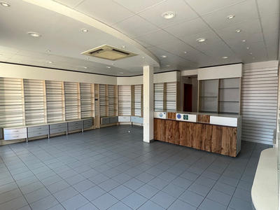 Local commercial - 80 m² - 6 pièces