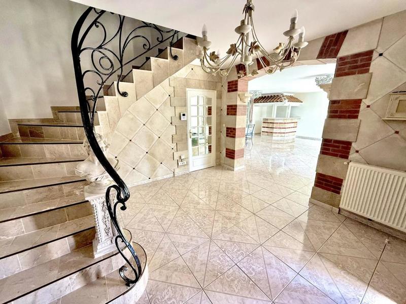 Villa - 230 m² - 7 pièces