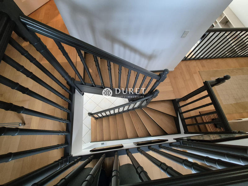 Maison - 205 m² - 6 pièces