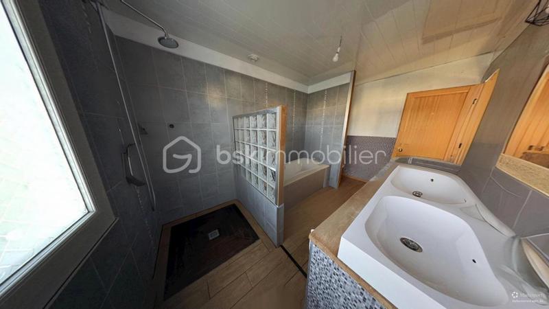 Maison traditionnelle - 157 m² - 5 pièces