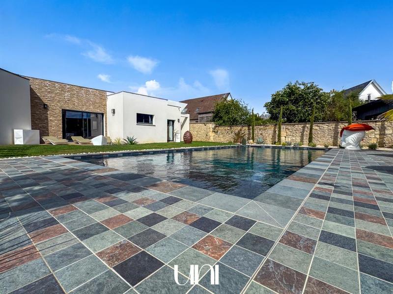 Maison - 300 m² - 7 pièces