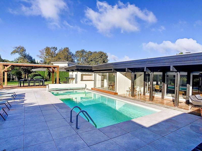 Maison - 310 m² - 10 pièces