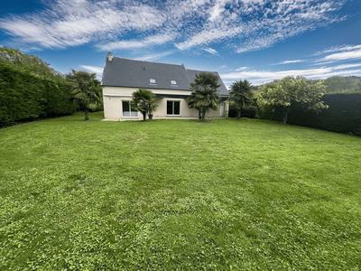 Maison traditionnelle - 174 m² - 7 pièces