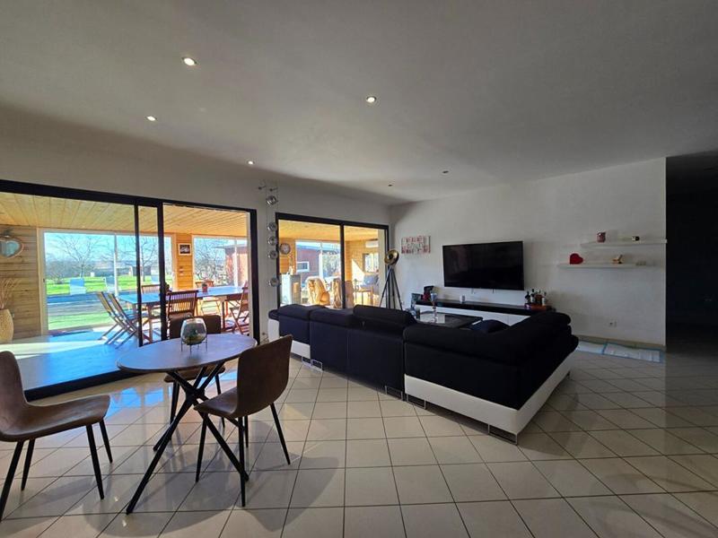 Maison - 340 m² - 11 pièces