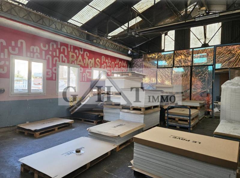 Entrepôt - 1 400 m²