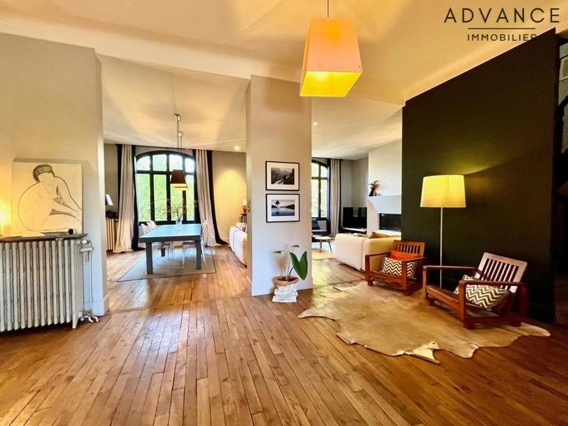 Maison - 315 m² - 12 pièces