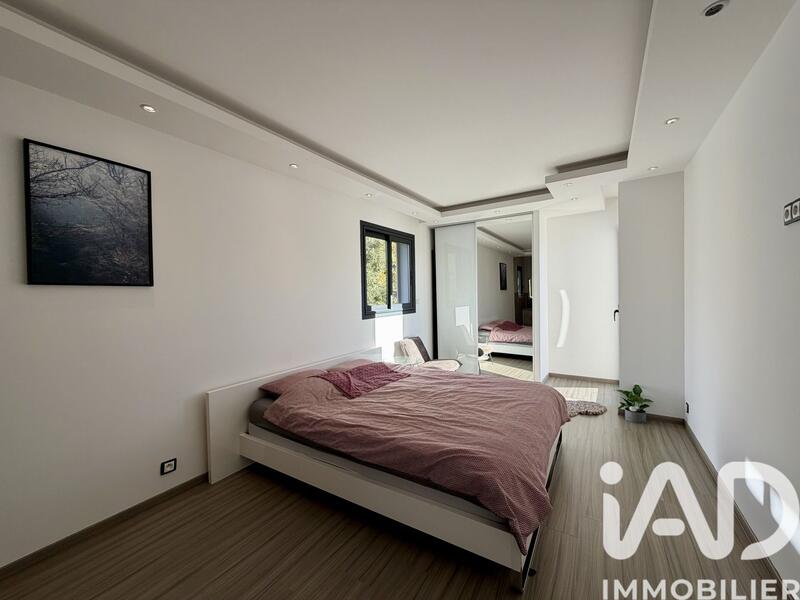 Maison - 285 m² - 10 pièces