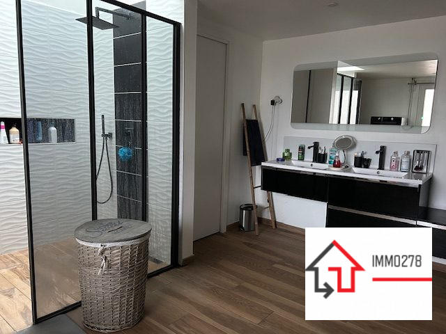 Maison - 215 m² - 7 pièces