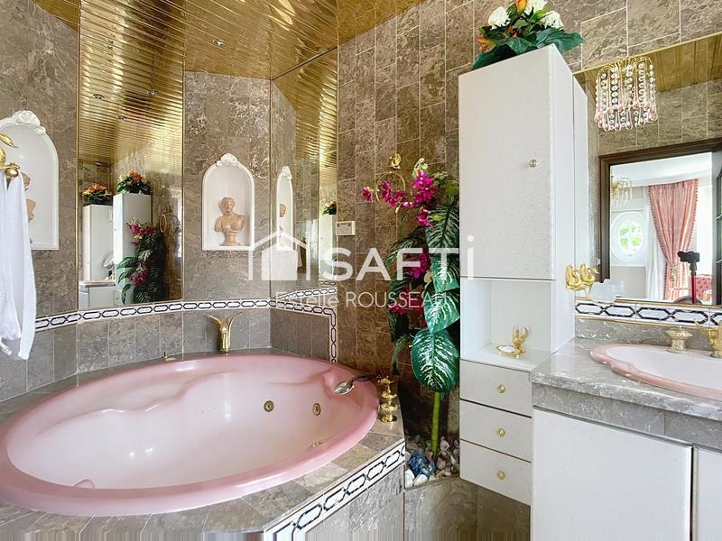 Maison - 221 m² - 7 pièces