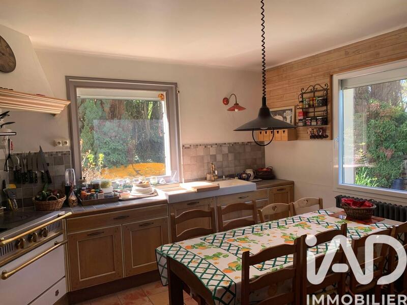 Maison - 220 m² - 8 pièces